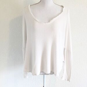 LONG SLEEVED OVERSIZED DISTRESSED FRINGE SWEATER